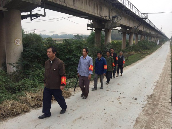 杭埠镇加强十九大期间铁路护路联防巡逻