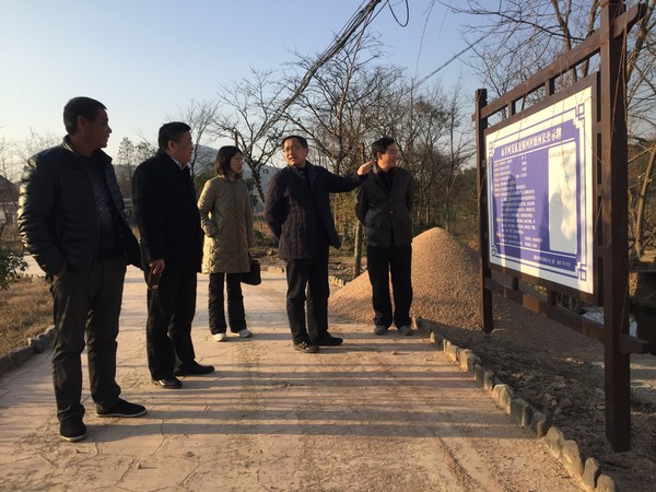 市編辦主任鄧茂林,副主任餘豔到美麗鄉村聯繫點郎溪縣姚村鄉夏橋村